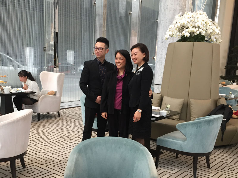 英国驻重庆总领事馆总领事会见外商口译.jpg