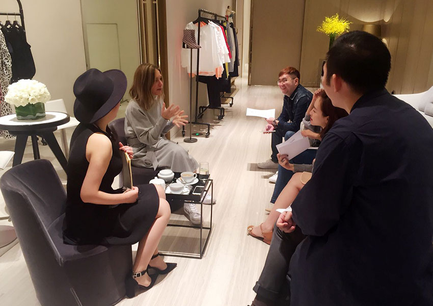 陪同美国著名的独立女装设计师.jpg