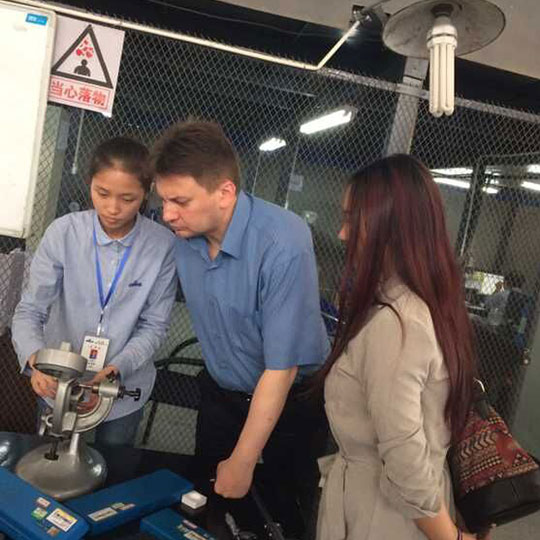 俄罗斯客户访问都江堰开发区工厂